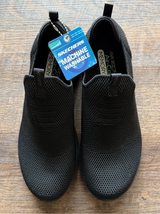 Skechers Shoes - Skechers Women’s Black Slip-On Memory Foam Sneakers - Machine Washable
US Size 8